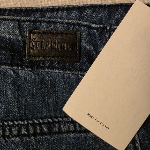 Flamingals Jeans Women’s Medium Curvy Fit Dark Wash Stretch Denim NWT - Picture 4 of 4